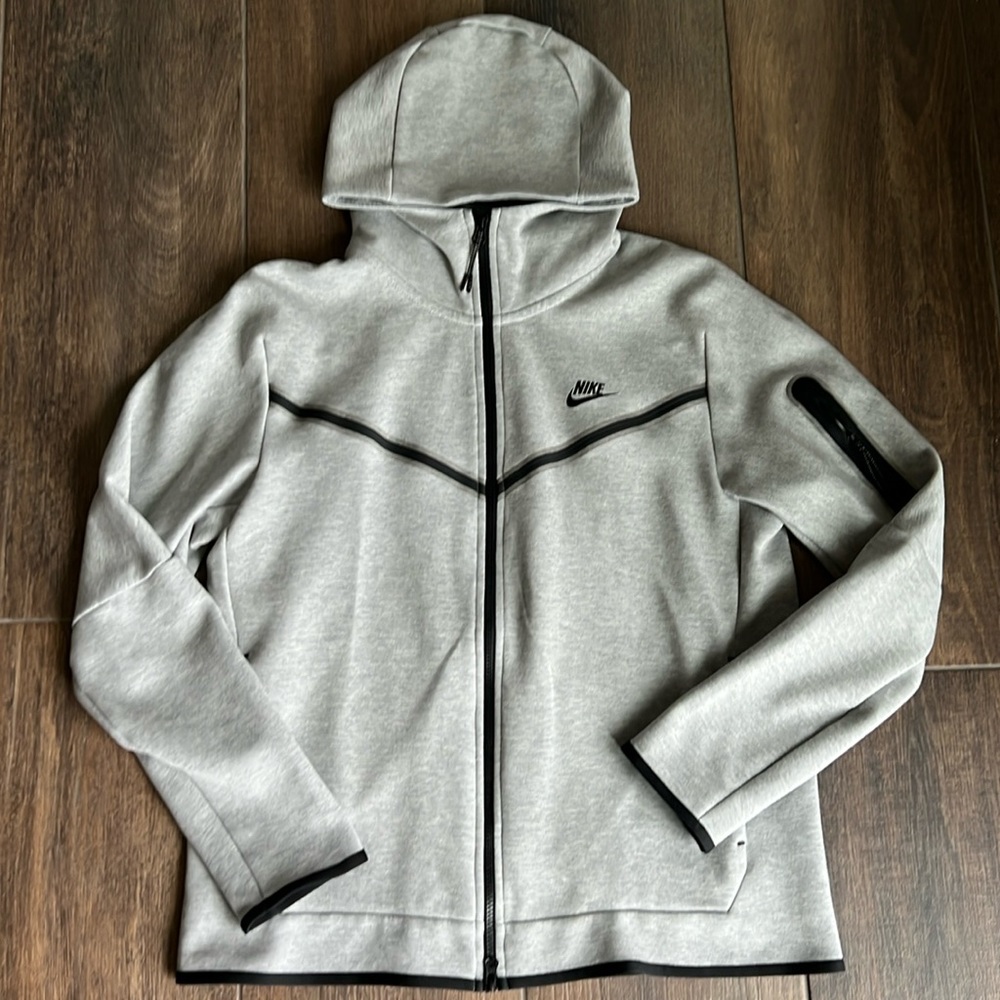 NWOT Nike Men’s Tech Hoodie